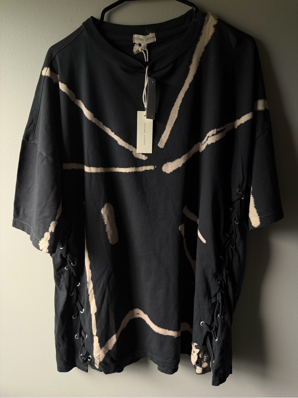 Gilded intent top